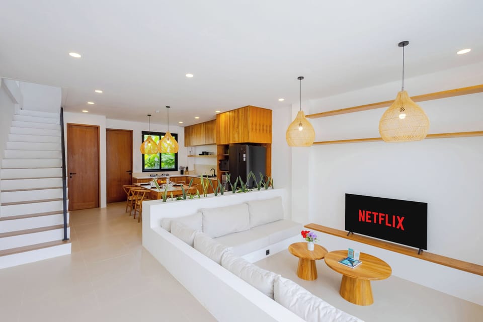 Deluxe Villa, Pool View | Living room