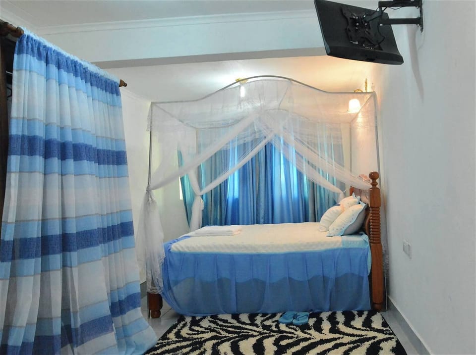 Deluxe Double Room, Garden View | Free WiFi, bed sheets
