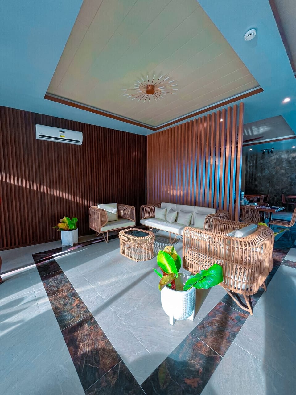 Lobby lounge