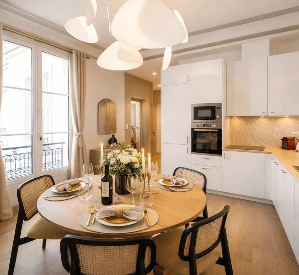 Elegant Dining Area Near Saint-Lazare
