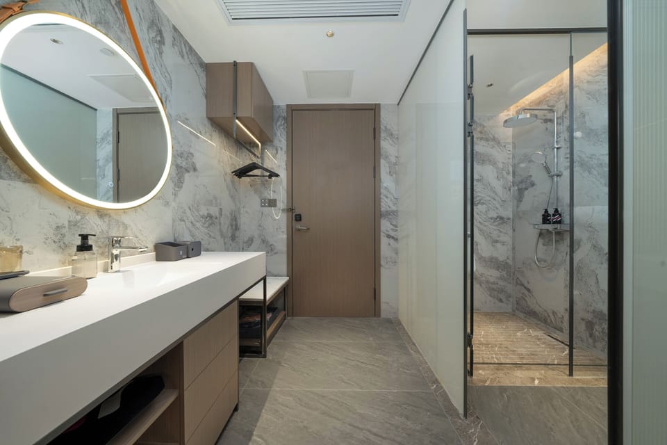 Superior Single Room | Bathroom | Free toiletries, hair dryer, towels, shampoo