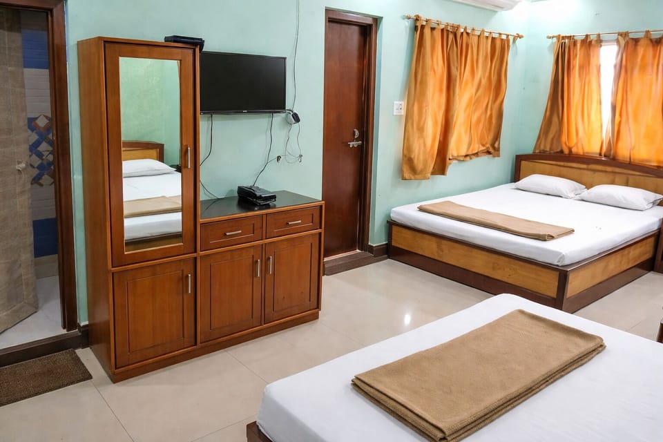 Hypo-allergenic bedding, desk, soundproofing, free WiFi