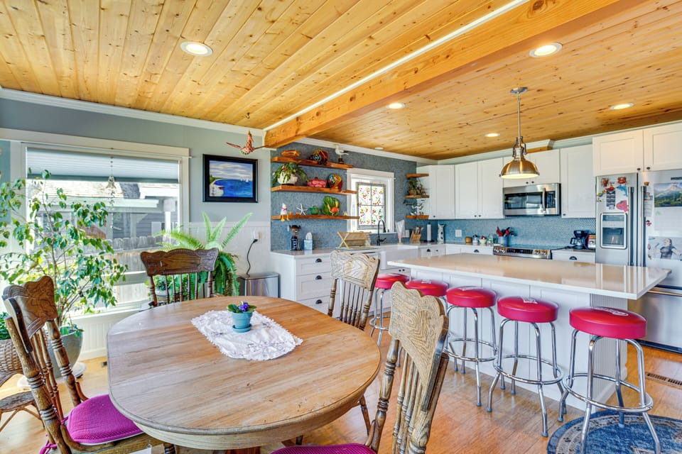 Dining Area | Panoramic Views | Open Floor Plan