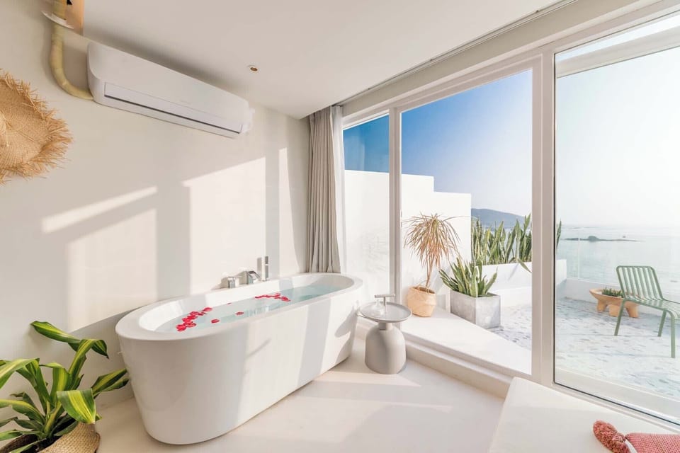 Traditional Double Room, Sea View | Bathroom | Separate tub and shower, rainfall showerhead, free toiletries