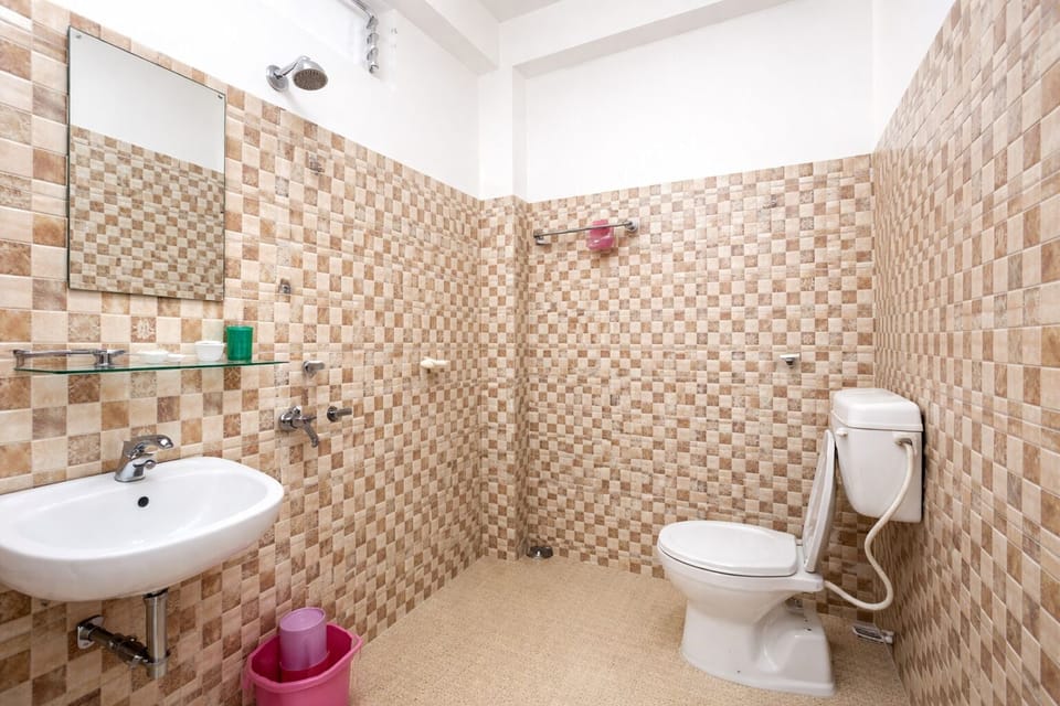Deluxe Quadruple Room | Bathroom | Shower, rainfall showerhead, free toiletries, bidet