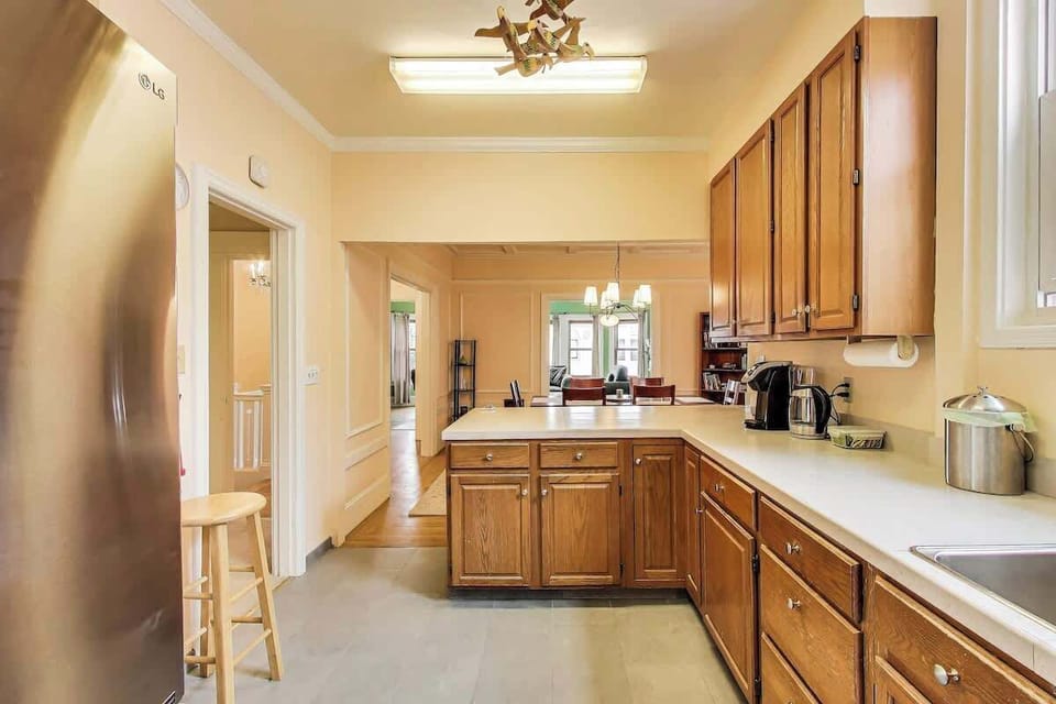 Full Kitchen open to dining area.