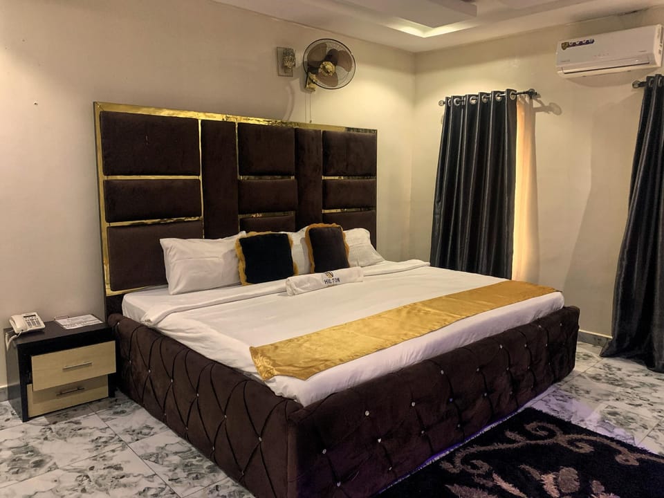 Deluxe Room | Hypo-allergenic bedding, individually decorated, individually furnished