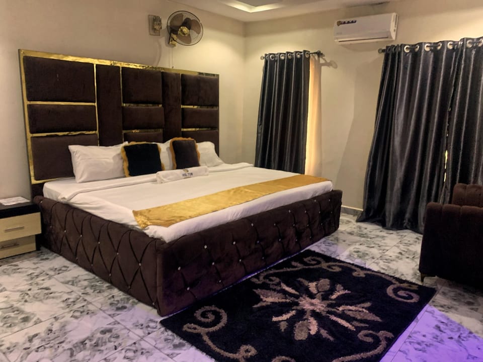 Deluxe Room | Hypo-allergenic bedding, individually decorated, individually furnished