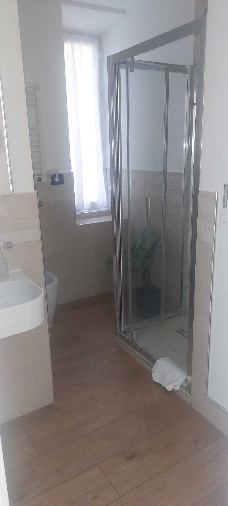 Superior Double Room | Bathroom | Shower, hair dryer, towels, soap