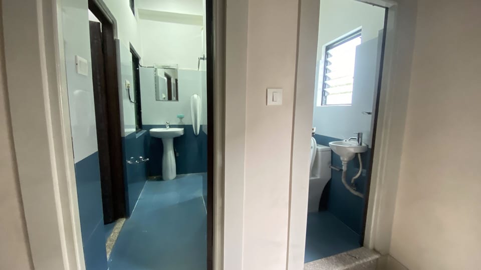Basic Twin Room | Bathroom | Shower, soap, toilet paper