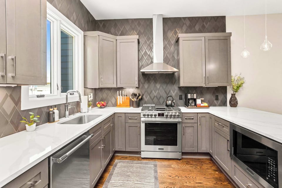 Fully Stocked Gourmet Kitchen