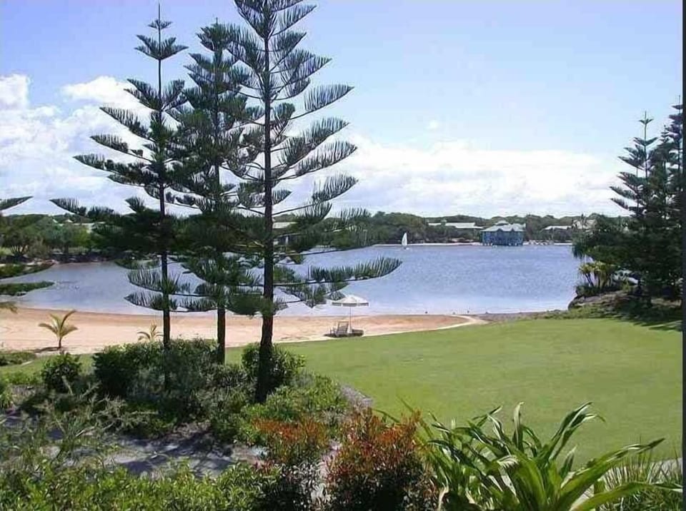 Lagoon, 1 min walk away