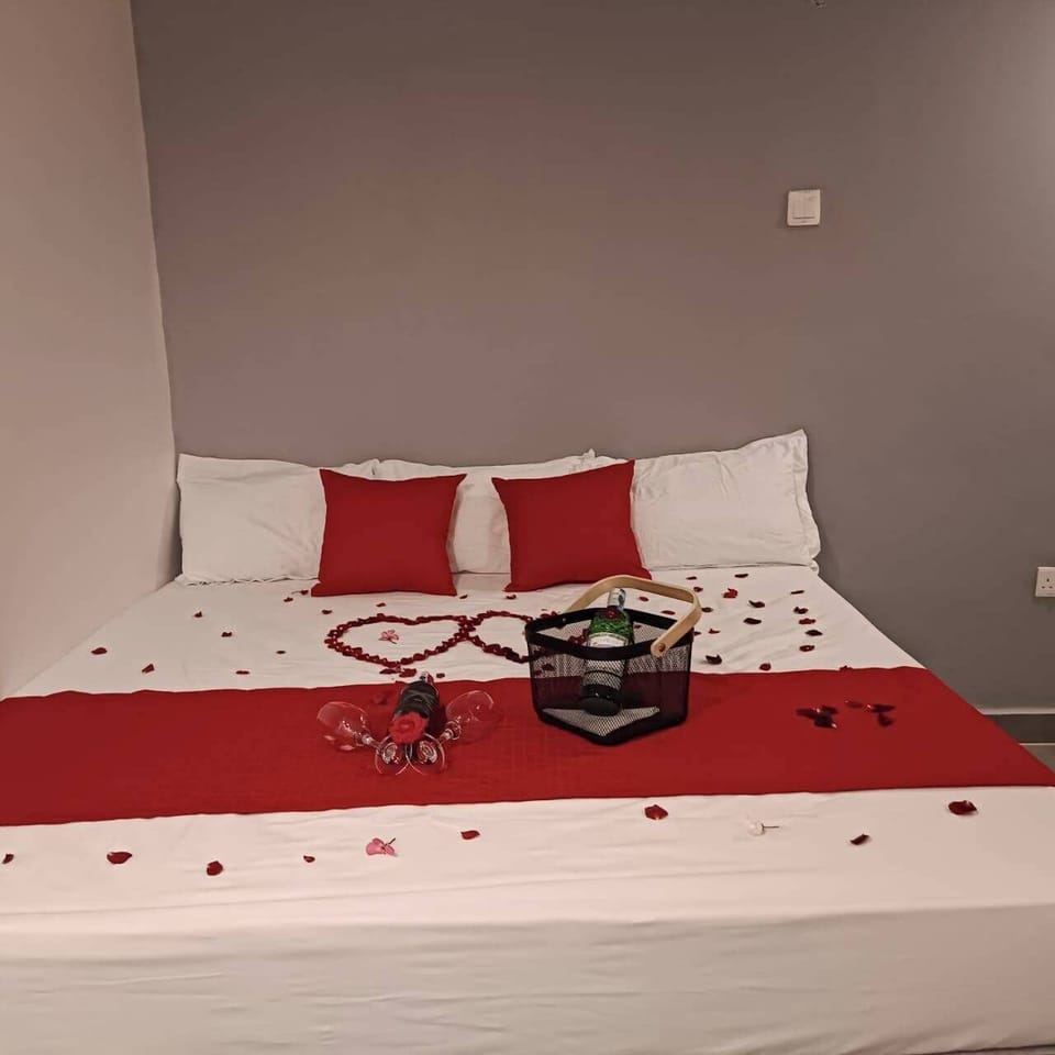 Deluxe Single Room, Pool View | Soundproofing, free WiFi, bed sheets
