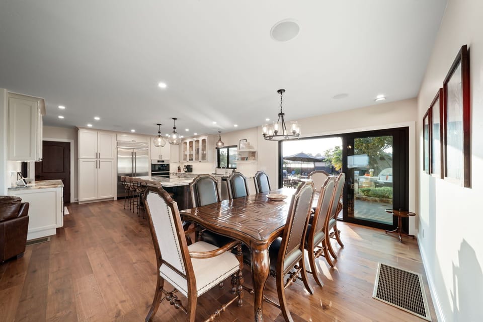 Dining table 