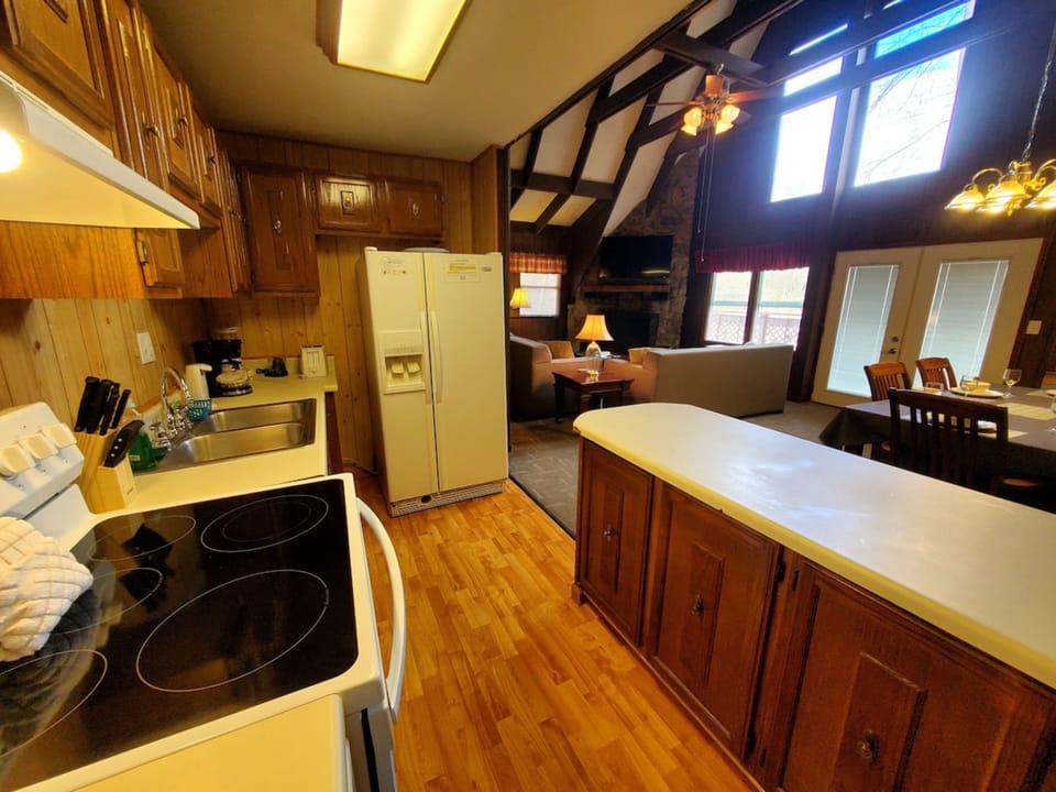 Signature Chalet, 3 Bedrooms, Patio, Mountainside | Private kitchen | Fridge, microwave, oven, stovetop