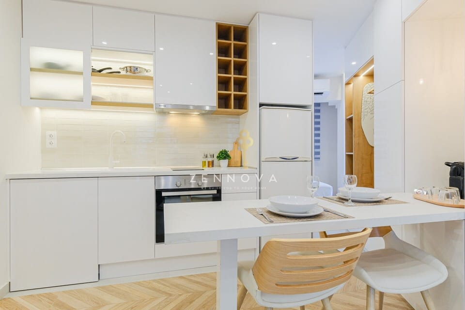 Deluxe Apartment, City View | Private kitchen | Electric kettle, toaster