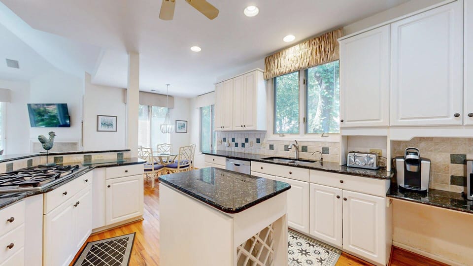 Fully Stocked Kitchen