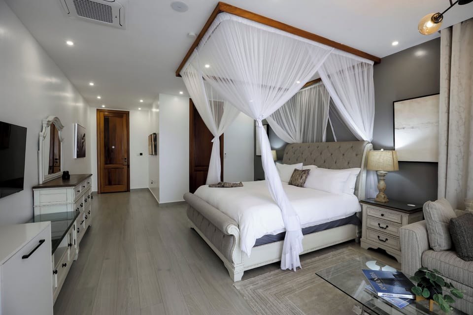 Penthouse, Balcony, City View | In-room safe, soundproofing, WiFi (free), bed sheets