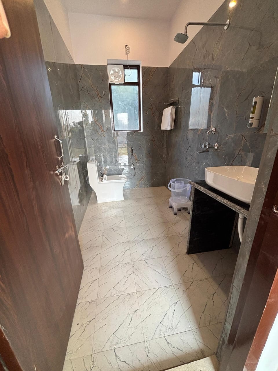 Deluxe Double Room, Mountain View | Bathroom | Shower, free toiletries, towels, soap