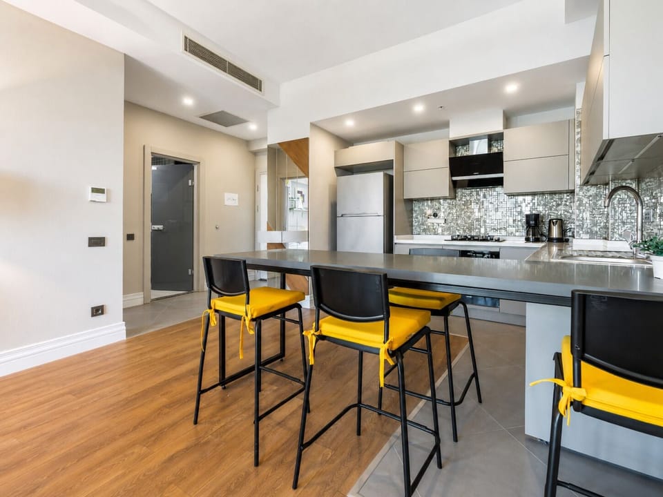Luxury Condo, 1 Queen Bed with Sofa bed, Balcony, Pool View | Iron/ironing board, free WiFi