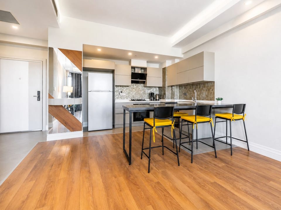 Luxury Condo, 1 Queen Bed with Sofa bed, Balcony, Pool View | Iron/ironing board, free WiFi