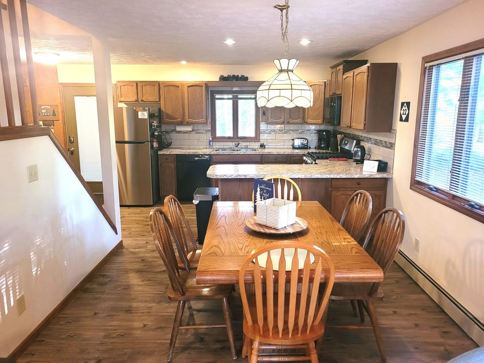 DINING AREA:  Cute dining area between the kitchen and the living room