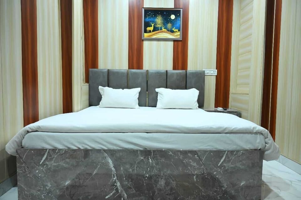 Deluxe Double Room | Free WiFi