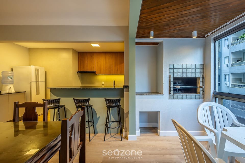 Basic Apartment | Dining