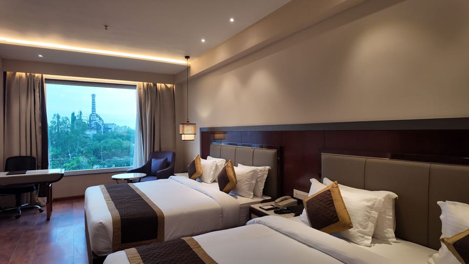 Deluxe Room | In-room safe, desk, iron/ironing board (on request), WiFi (free)