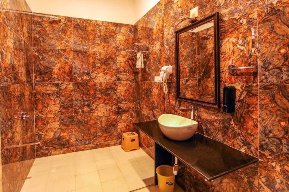 Deluxe Room | Bathroom