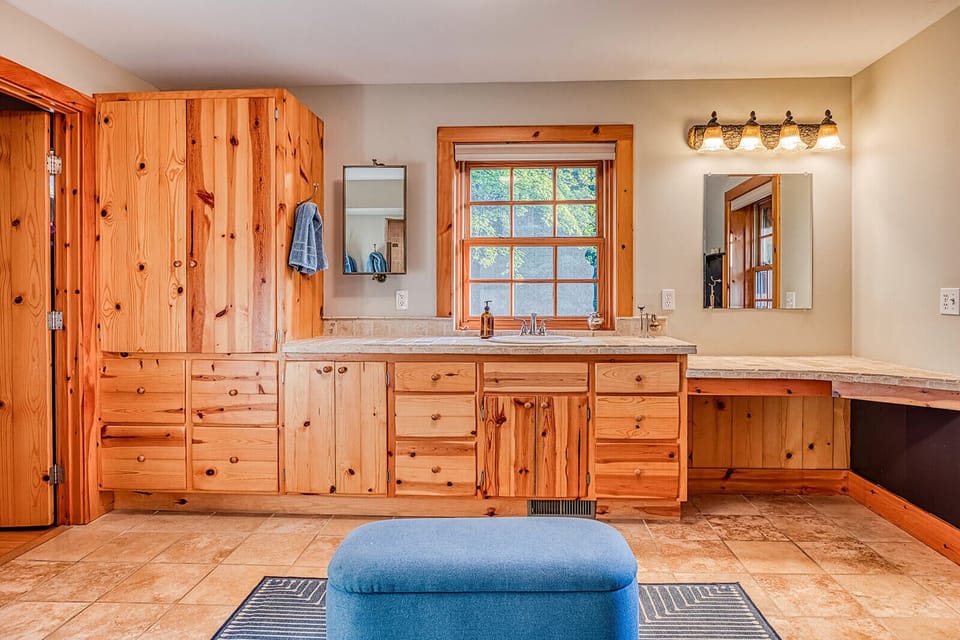 Primary bathroom, vanity