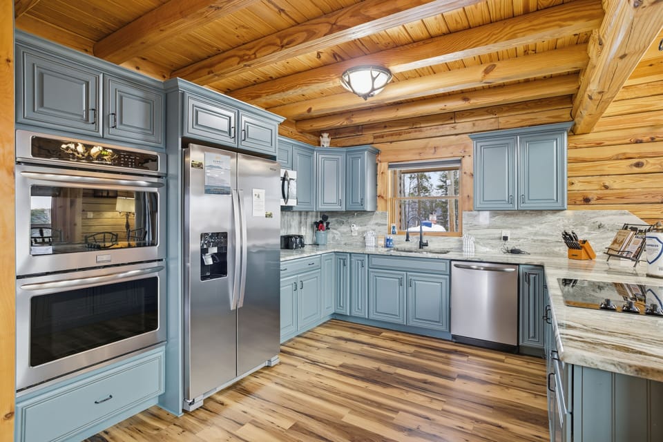 Cabin, 2 Bedrooms | Private kitchen | Coffee/tea maker, fridge, oven, toaster