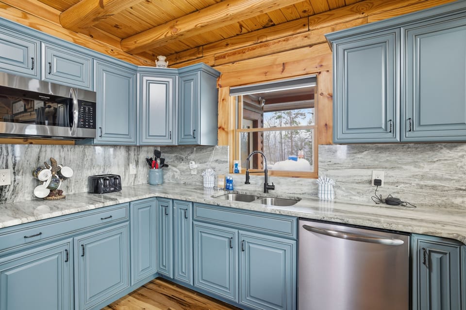 Cabin, 2 Bedrooms | Private kitchen | Coffee/tea maker, fridge, oven, toaster