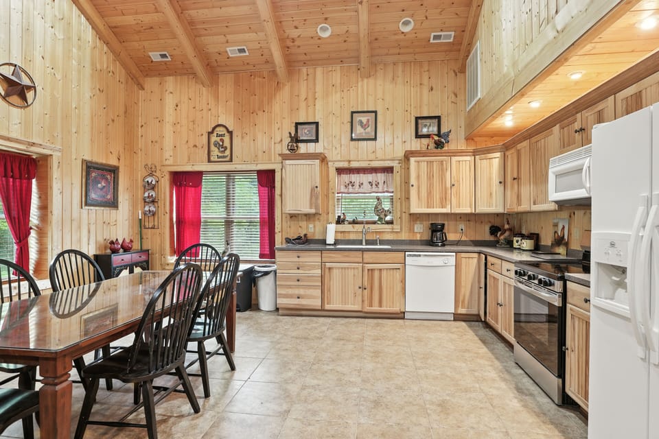 House, 4 Bedrooms | Private kitchen | Coffee/tea maker, fridge, oven