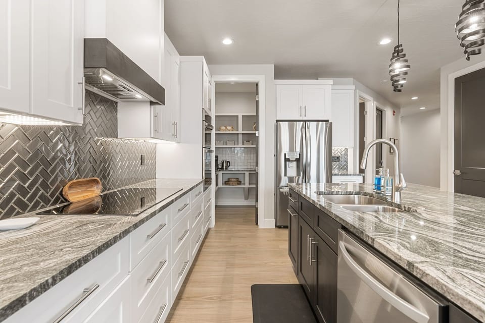 House, 6 Bedrooms | Private kitchen | Coffee/tea maker, fridge, oven, toaster