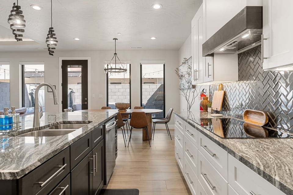 House, 3 Bedrooms | Private kitchen | Coffee/tea maker, fridge, oven, toaster