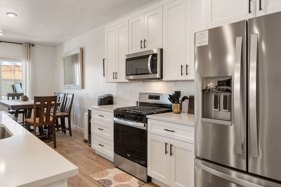 Townhome, 4 Bedrooms | Private kitchen | Fridge, oven, coffee/tea maker, toaster