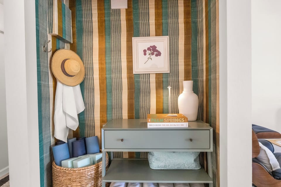 K0073 - Console Table Area
