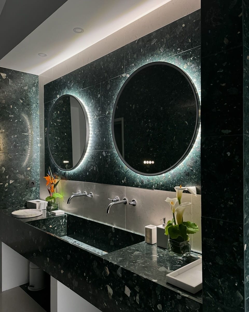 Deluxe Suite, 1 King Bed, Non Smoking, Pool View | Bathroom | Towels, soap, shampoo, toilet paper
