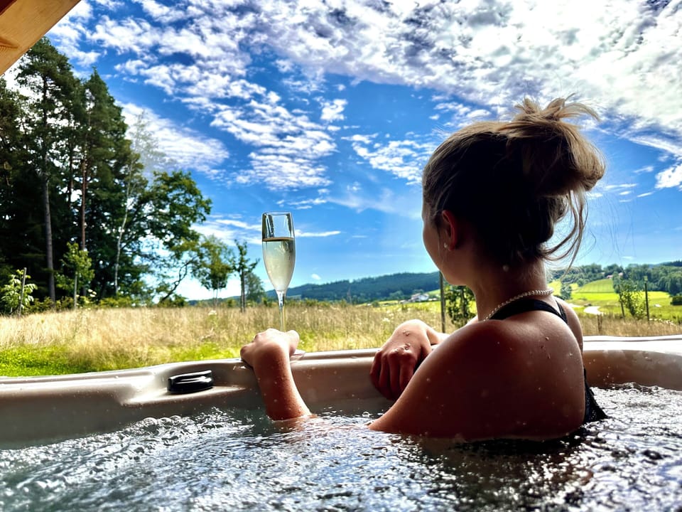 Outdoor spa tub
