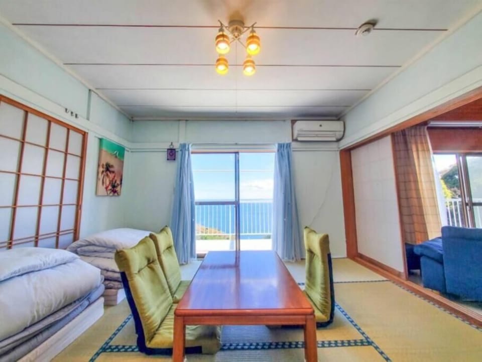 Blackout drapes, free WiFi, bed sheets