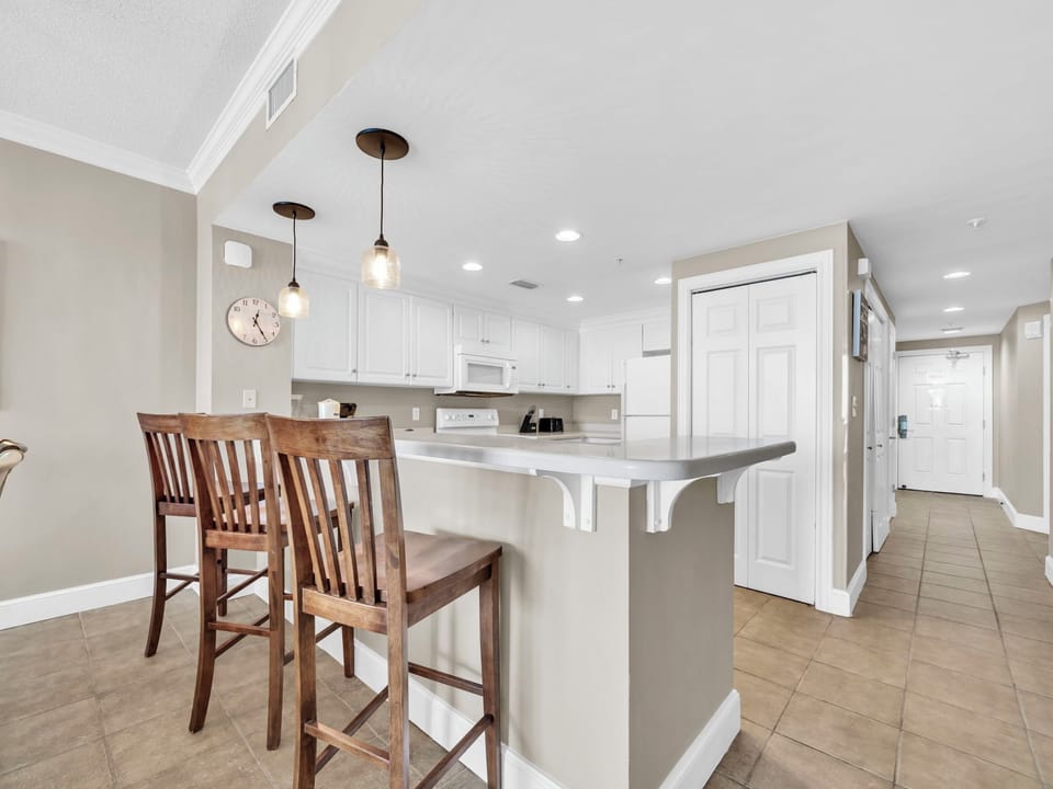 Eat-in bar seating