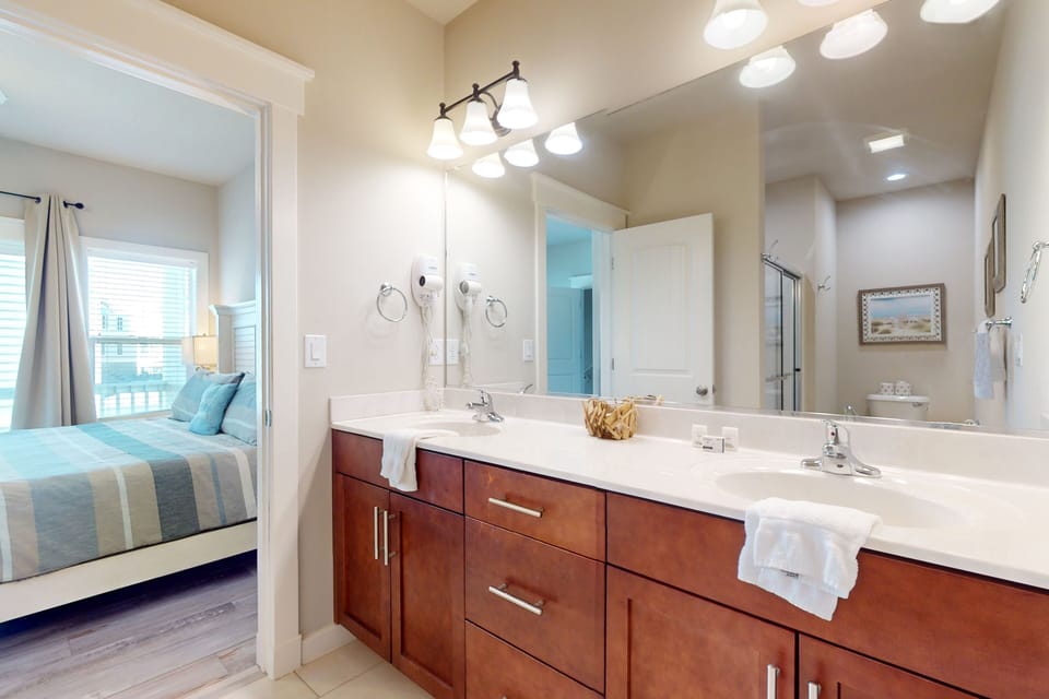 CB27: Never Ending Shorey | Bedroom 2 | mid level | attached bath