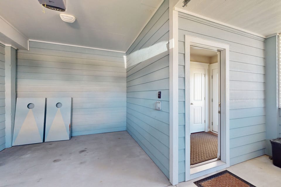CB27: Never Ending Shorey | carport
