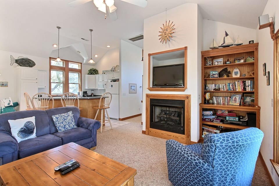 CL07: Soak up the Sun |Living area