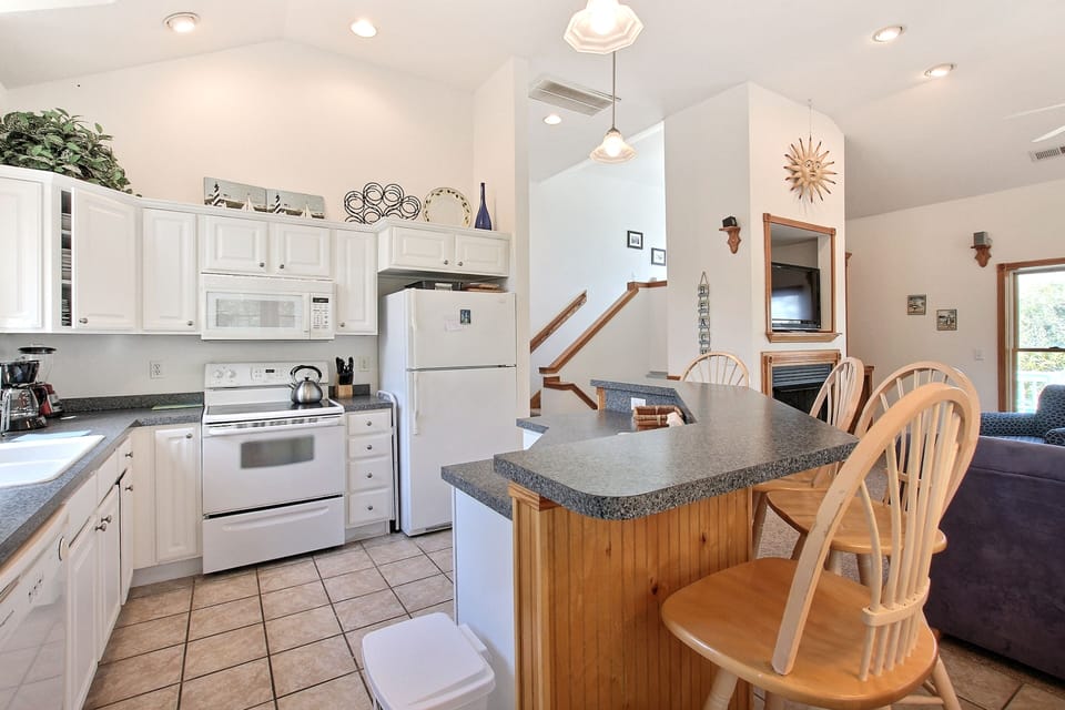 CL07: Soak up the Sun | Kitchen