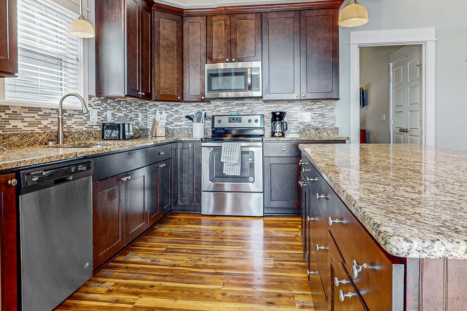 BV1092A: Hola Beaches | Kitchen