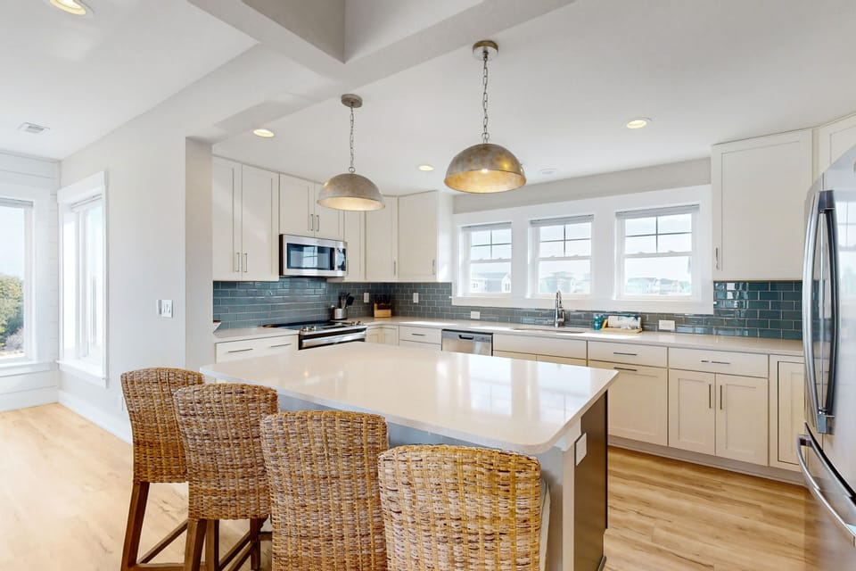 M993: Aqua Sol | Top Level Kitchen