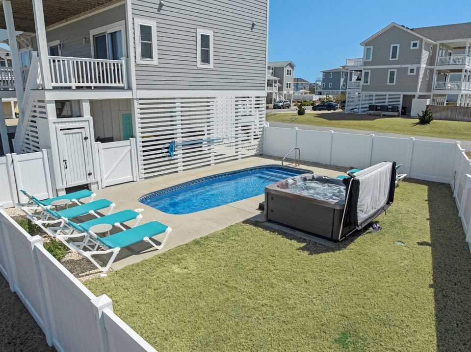 M993: Aqua Sol | Back Exterior And Pool Area