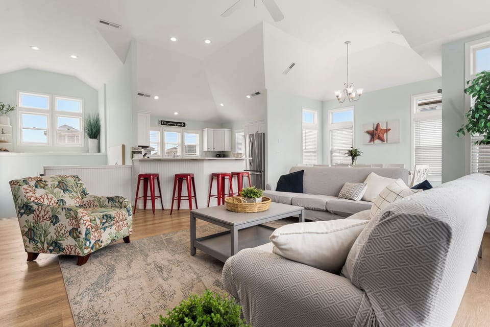 OSO55: The Red Starfish Retreat | Top Level Living Area